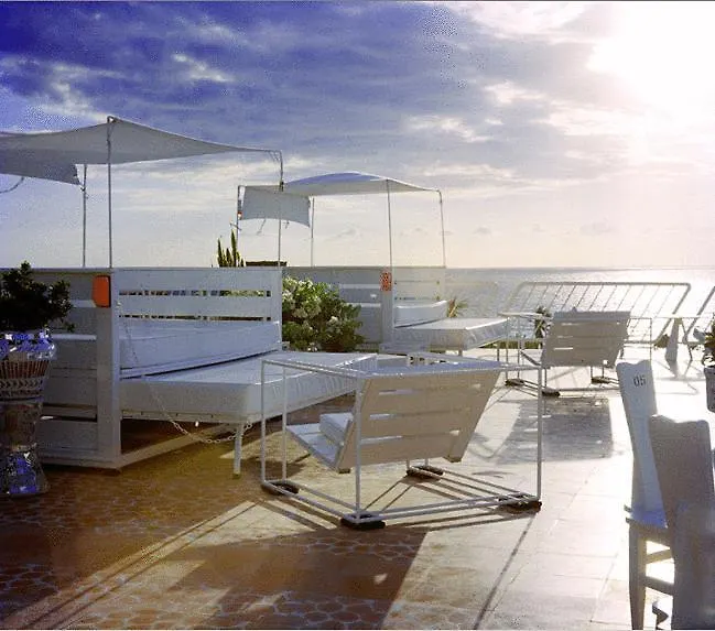 Basico Otel Playa del Carmen 5*,